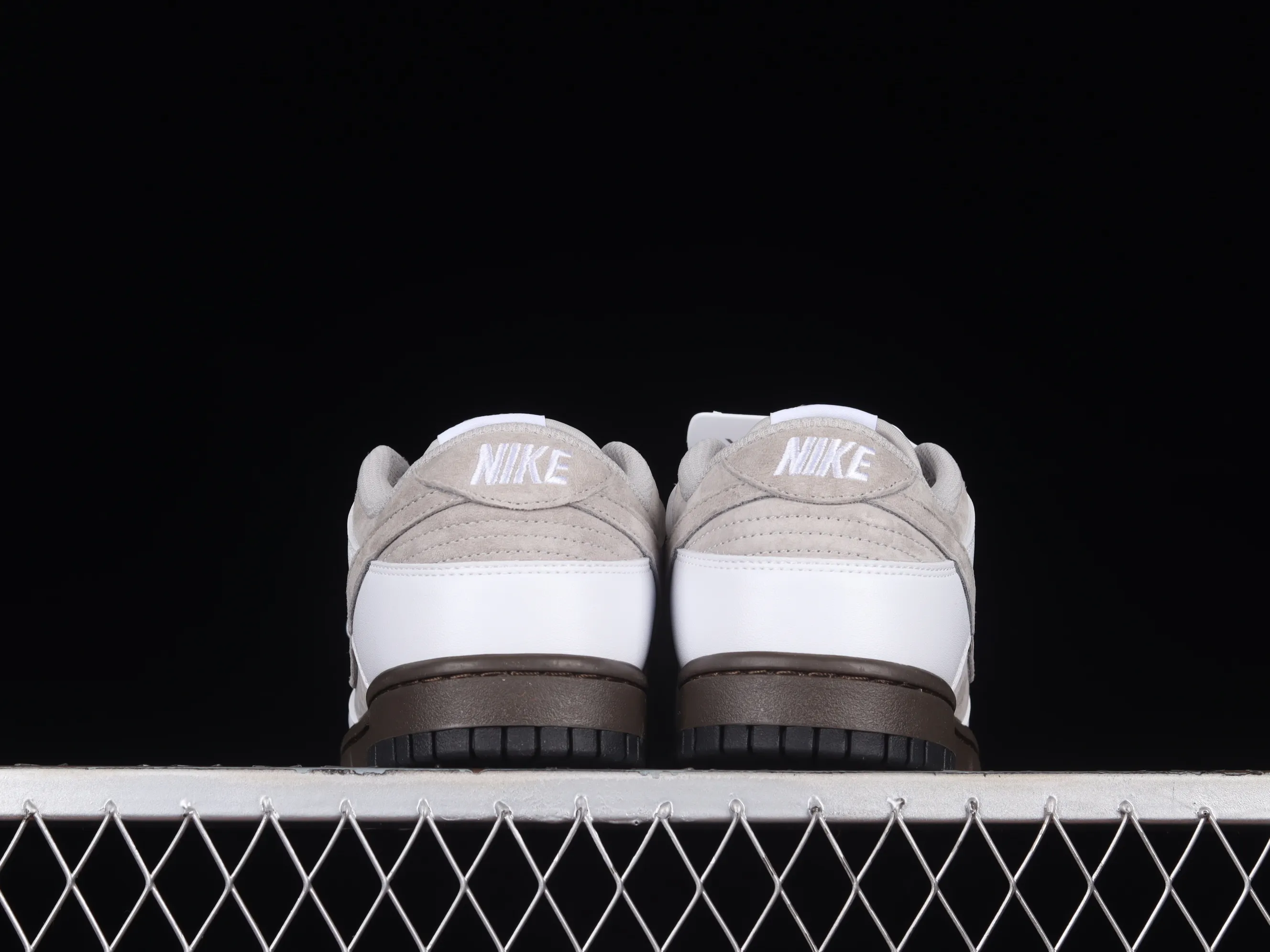 All Categories Nk SB Dunk Series Nk SB Dunk Low Low-top Sneakers N Version Nk SB Dunk Low "Ironstone" Cold Gray SB Smashed Backboard Fashion Casual Sneakers FD9746-001